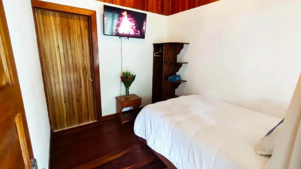 Cowboy Hostel - Habitaciones Con Bano Privado モンテベルデ エクステリア 写真