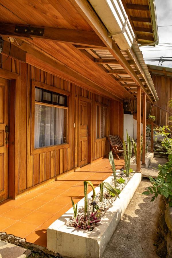 Cowboy Hostel - Habitaciones Con Bano Privado モンテベルデ エクステリア 写真