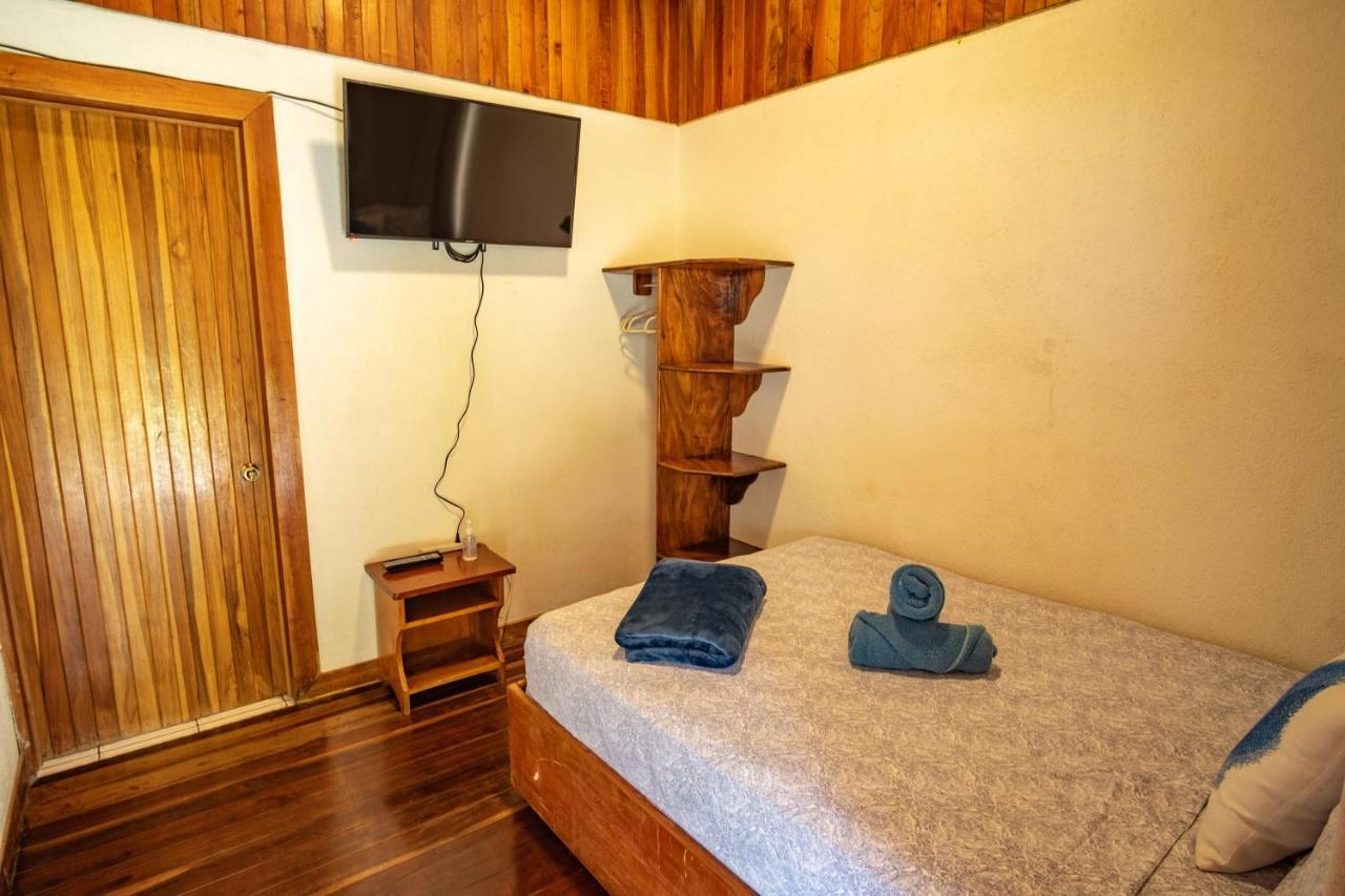 Cowboy Hostel - Habitaciones Con Bano Privado モンテベルデ エクステリア 写真