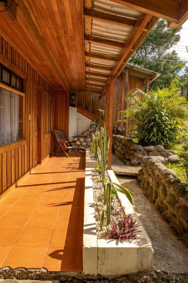 Cowboy Hostel - Habitaciones Con Bano Privado モンテベルデ エクステリア 写真