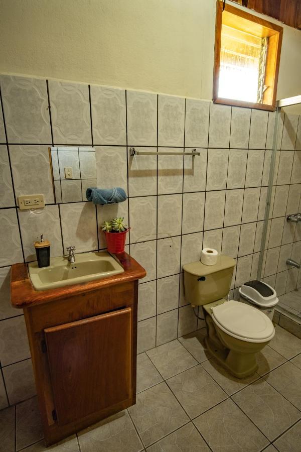 Cowboy Hostel - Habitaciones Con Bano Privado モンテベルデ エクステリア 写真